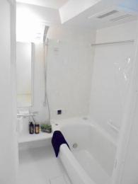  広くて清潔感のある浴室はとってもリラックスできます！